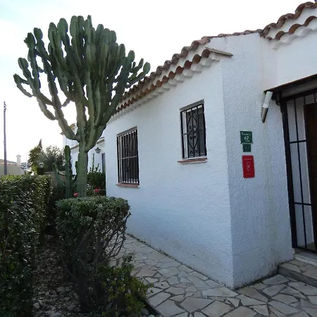 Casa Luc * دينايا